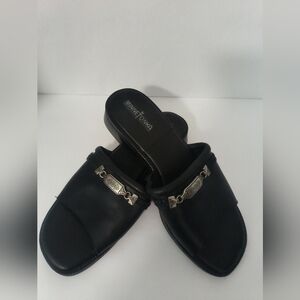 Minnetonka Black Sandals / Size 9